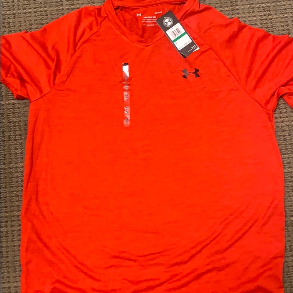 Under Armor Men’s Vneck tee